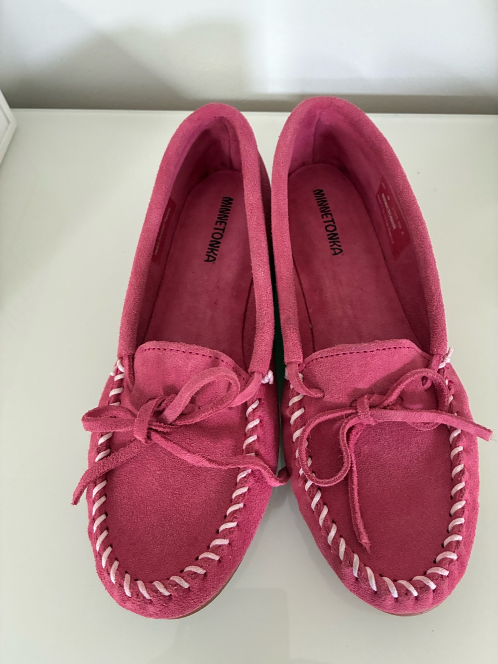 Minnetonka Hot Pink Suede Moccasin Slippers Size 10 NWOB